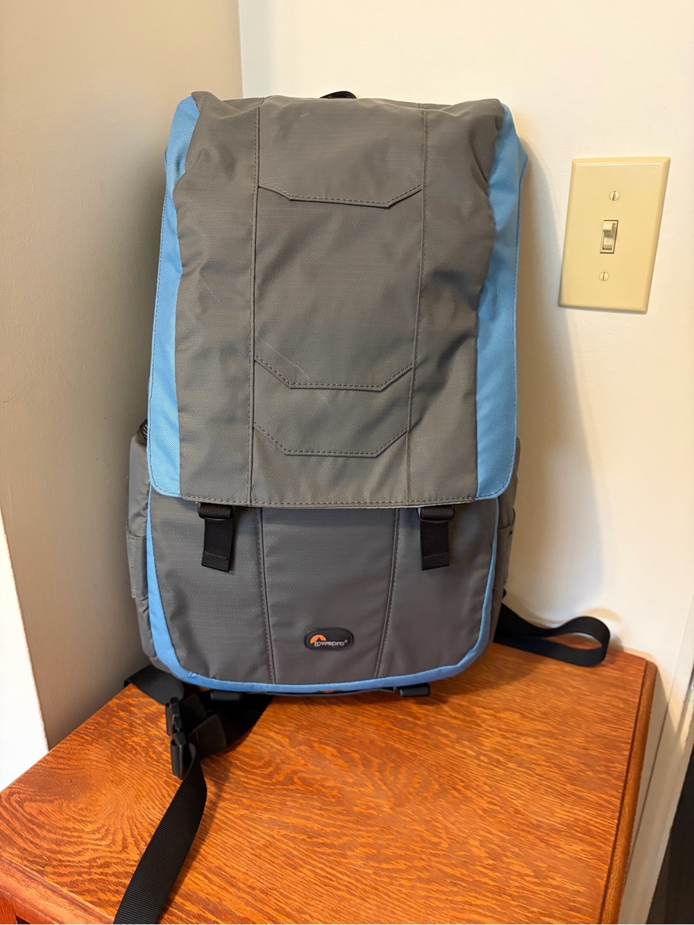 LOWPRO- Versapack 200 AW Backpack, the Gray and Polar Blue colorway
